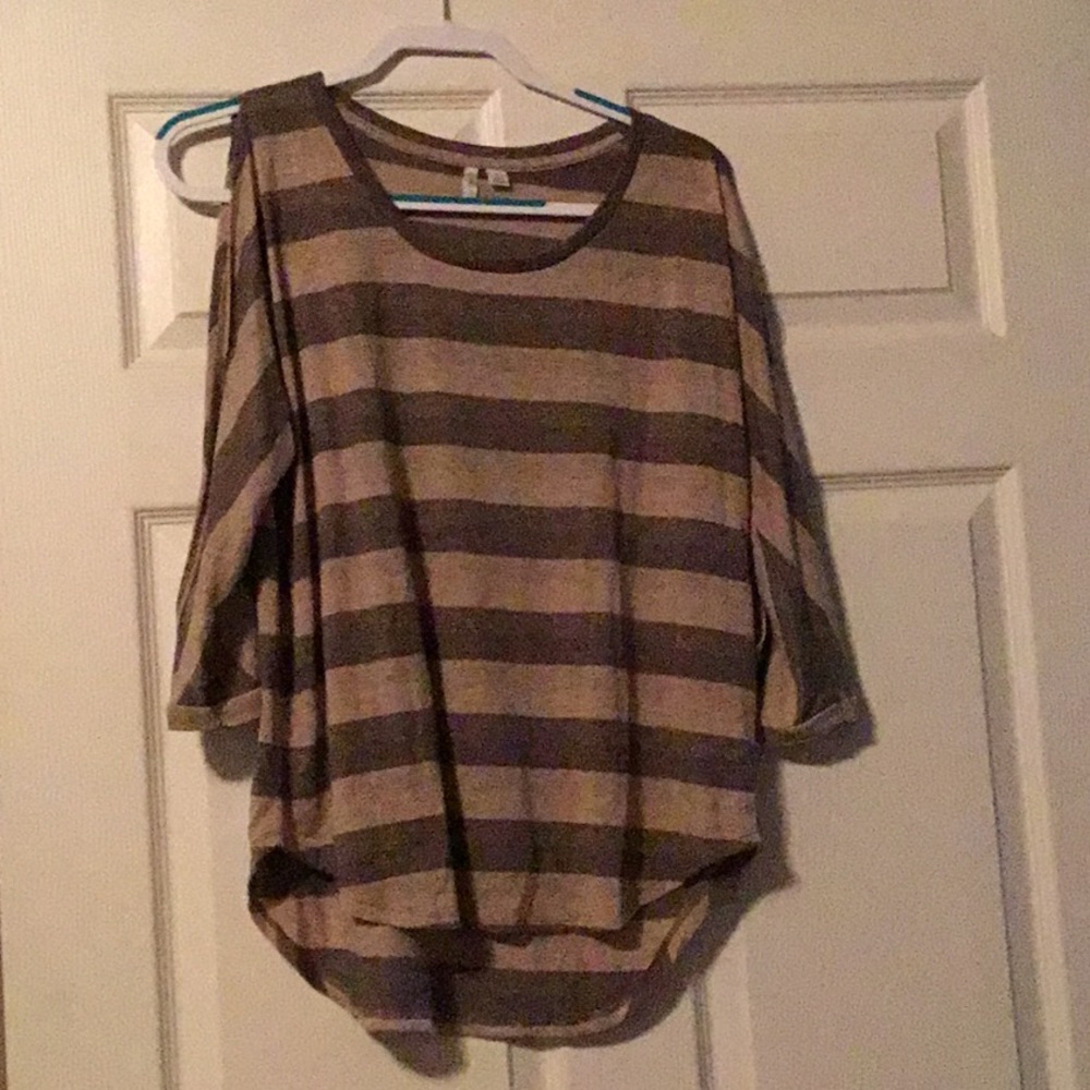 Cato peek-a-boo sleeves